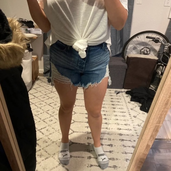 Good American Bombshell Short - Picture 3 of 8